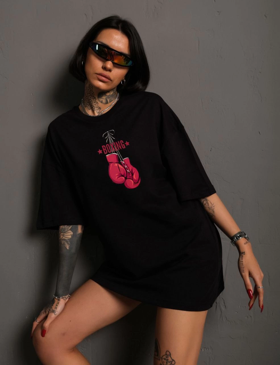 ASSEMA kadın Bisiklet Yaka Boks eldiven Baskılı Oversize T-Shirt - Siyah