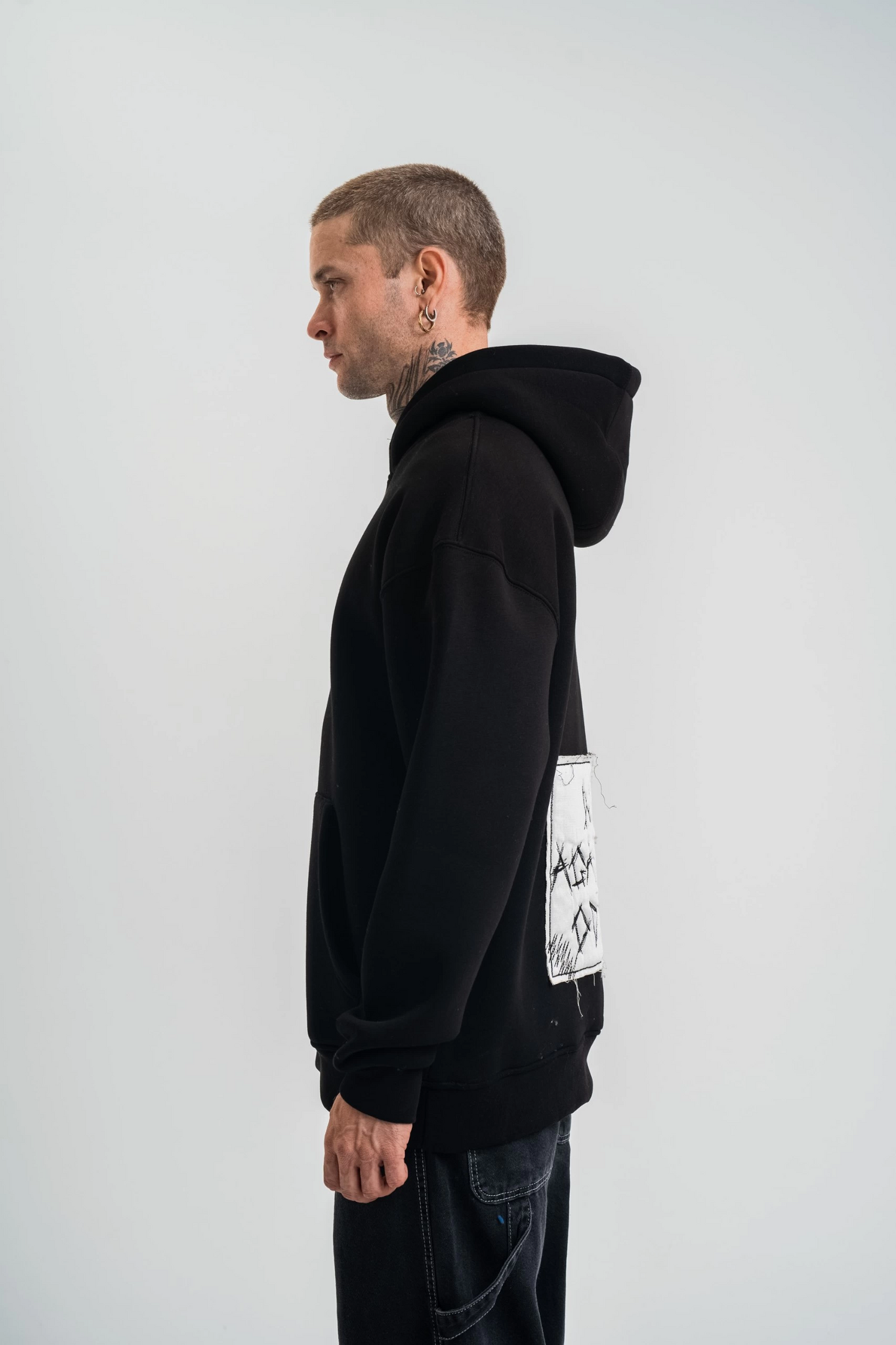 ASSEMA ERKEK Kapşonlu Uzun Kol Patchli Nakışlı SweatShirt - Siyah