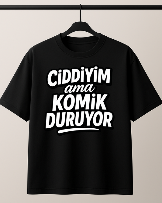 ASSEMA Ciddiyim Ama Komik Duruyor Baskılı T-shirt