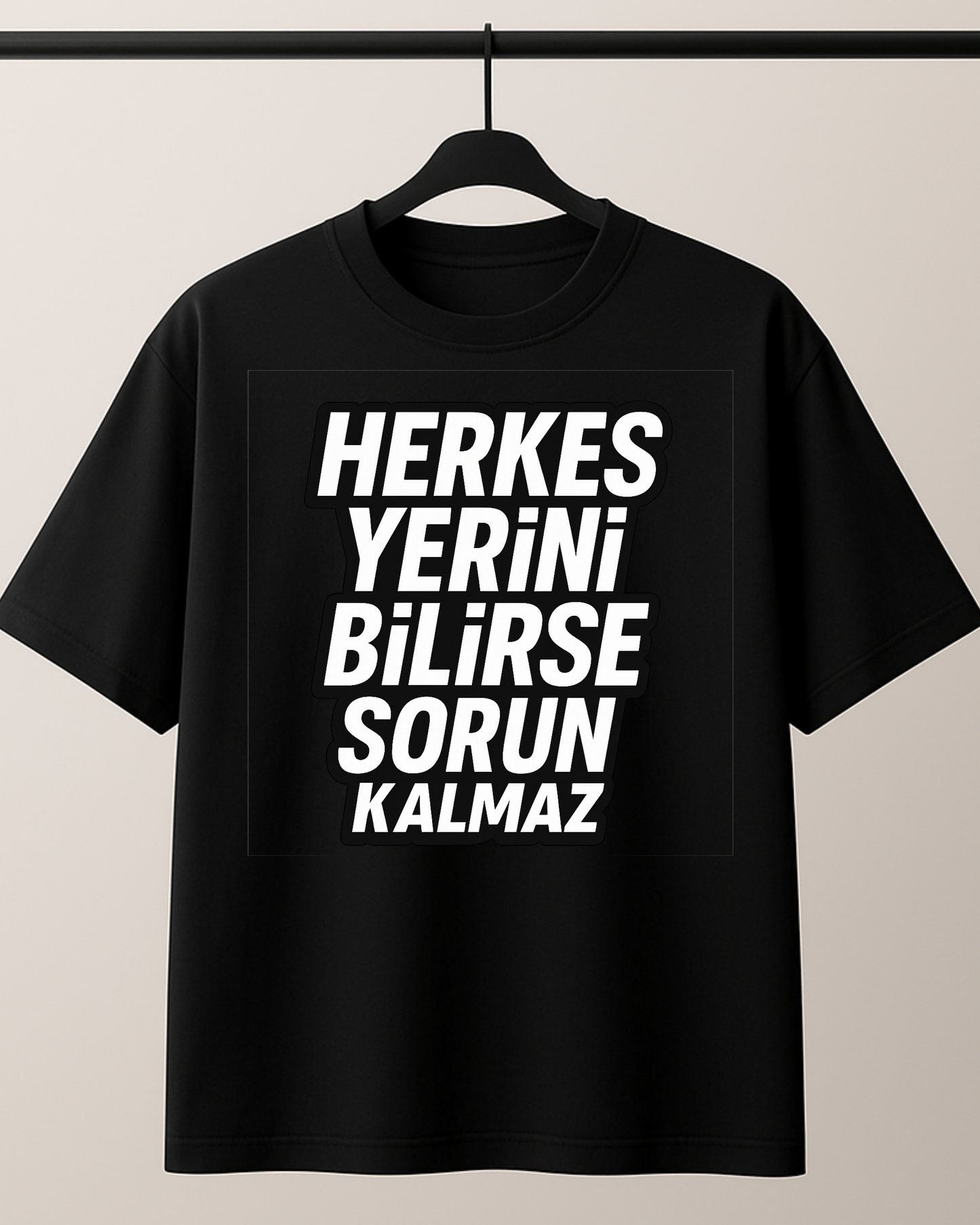 ASSEMA Herkes Yerini Bilirse Sorun Kalmaz Baskılı T-shirt