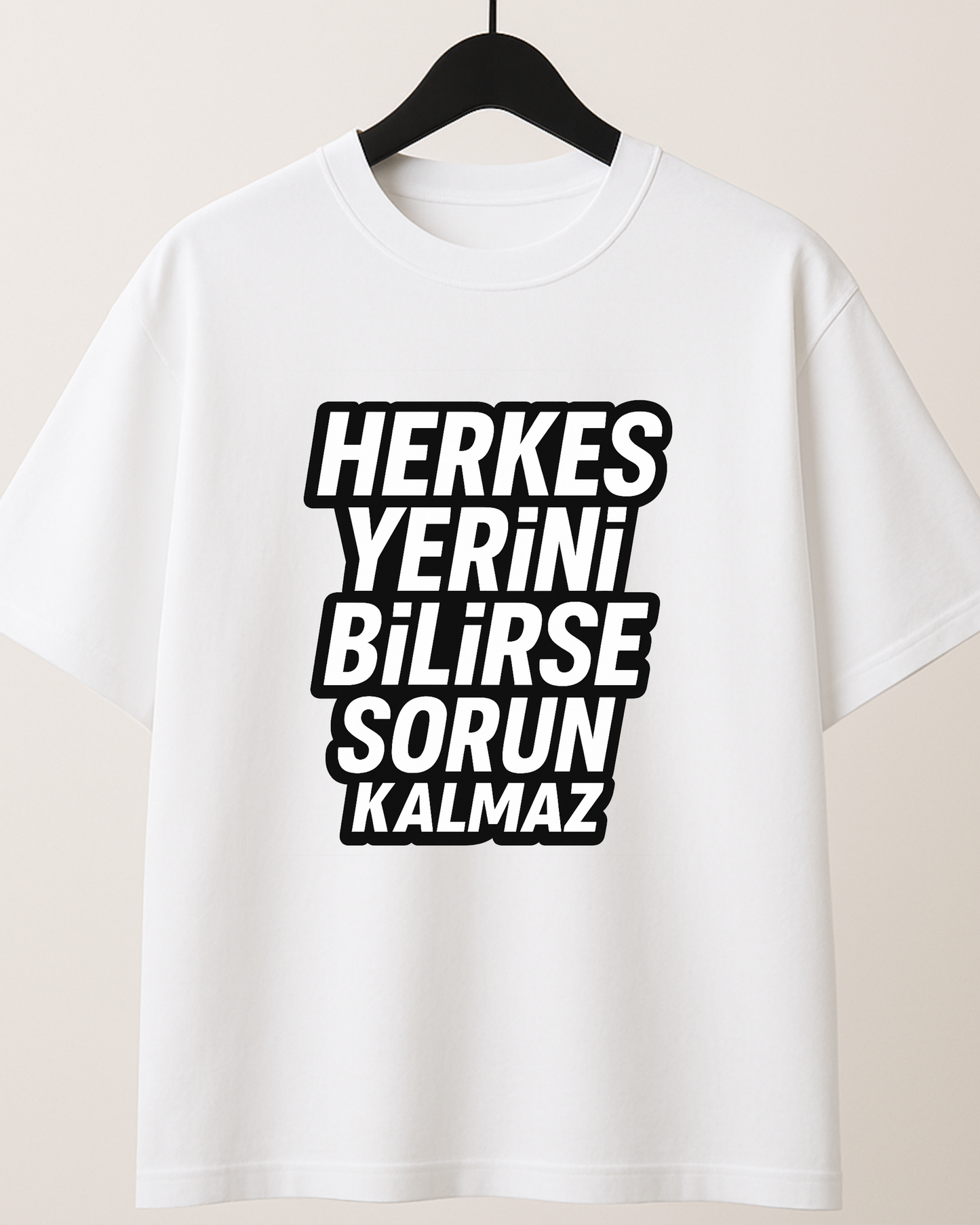 ASSEMA Herkes Yerini Bilirse Sorun Kalmaz Baskılı T-shirt