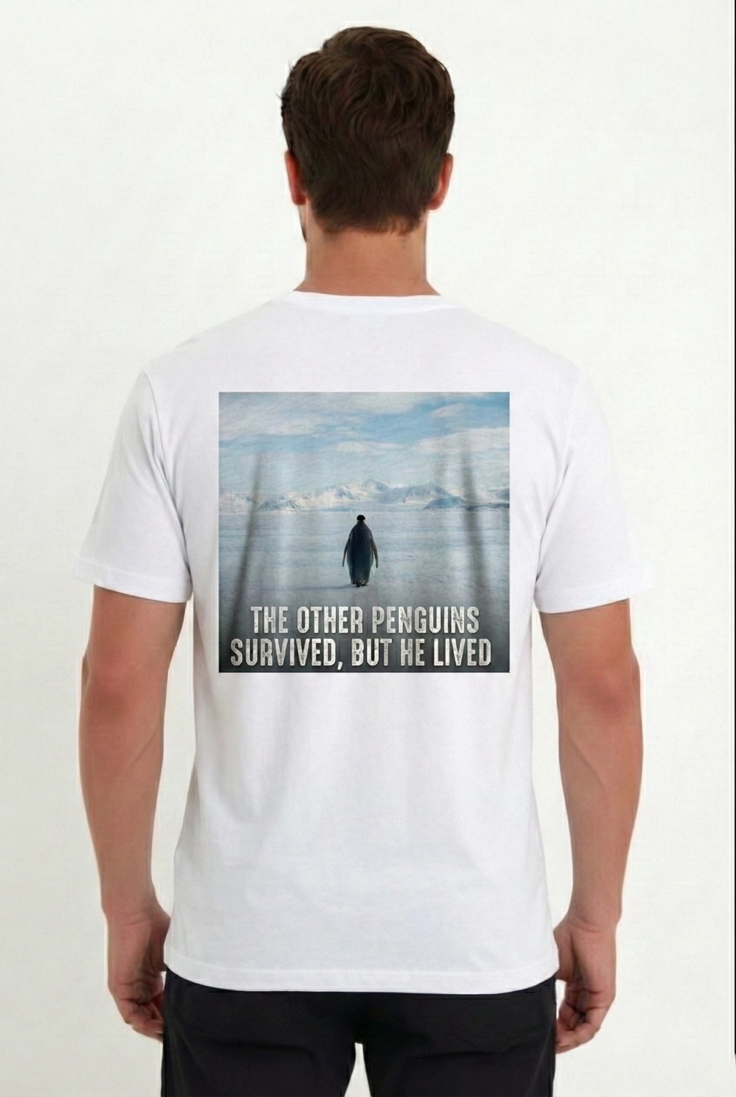 ASSEMA Erkek Oversize Tişört - Sırt Baskılı "Survivor Penguin" Temalı Felsefi Yazılı - Beyaz