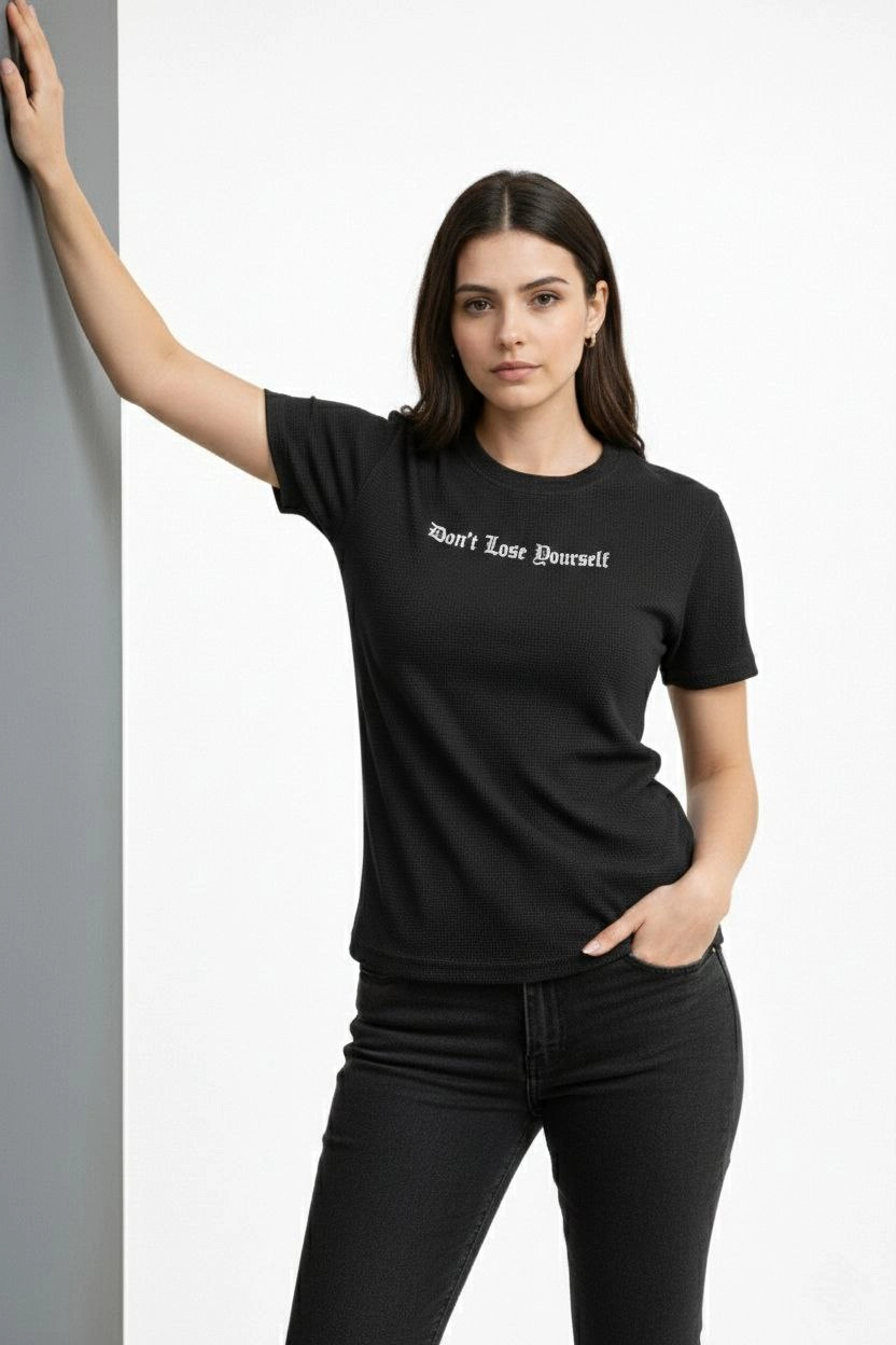 ASSEMA Kadın Wafıl Kumaş Tişört Regular Kalıp Bisiklet Yaka Baskılı Günlük Basic T-Shirt - Siyah