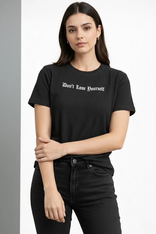 ASSEMA Kadın Wafıl Kumaş Tişört Regular Kalıp Bisiklet Yaka Baskılı Günlük Basic T-Shirt - Siyah