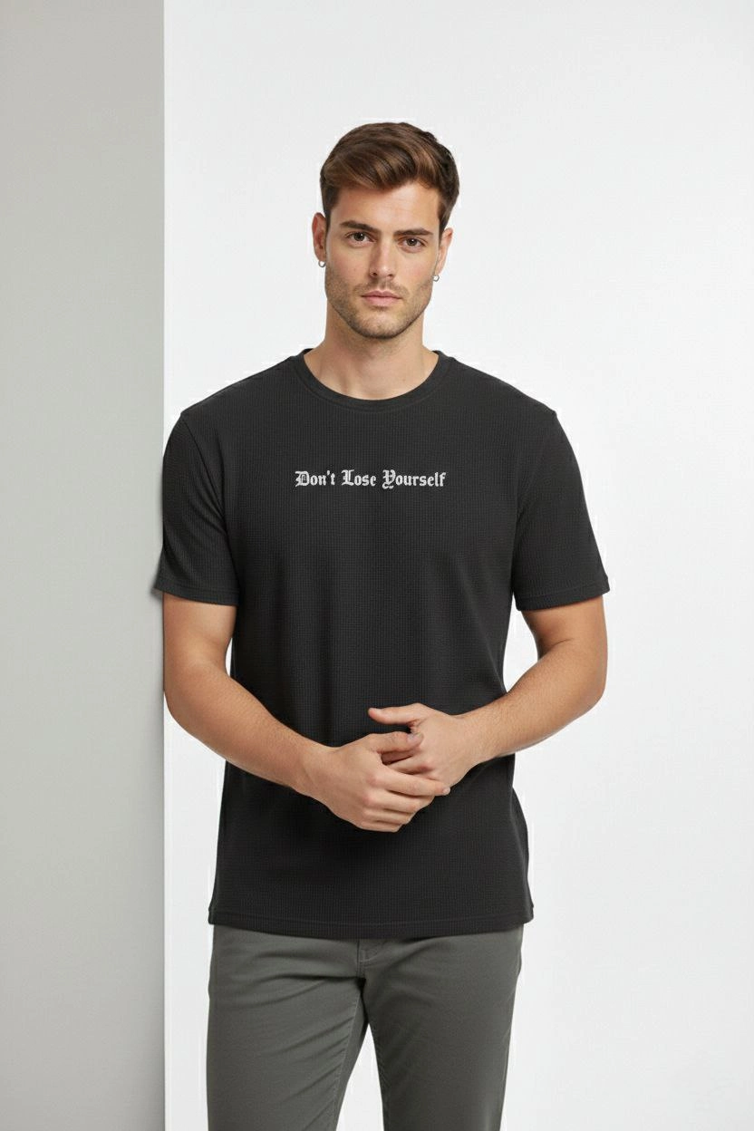 ASSEMA Erkek Wafıl Kumaş Tişört Regular Kalıp Bisiklet Yaka Baskılı Günlük Basic T-Shirt - Siyah