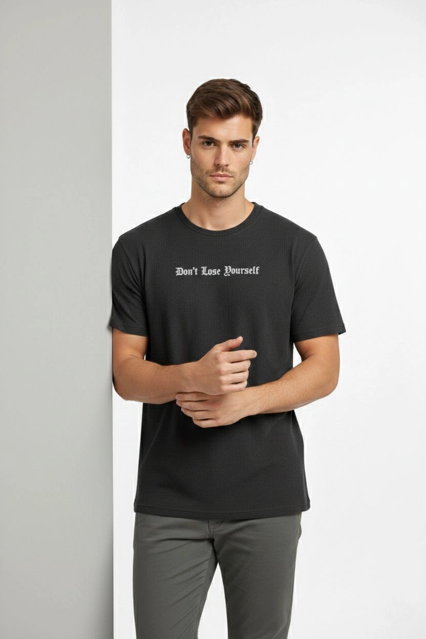 ASSEMA Erkek Wafıl Kumaş Tişört Regular Kalıp Bisiklet Yaka Baskılı Günlük Basic T-Shirt - Siyah
