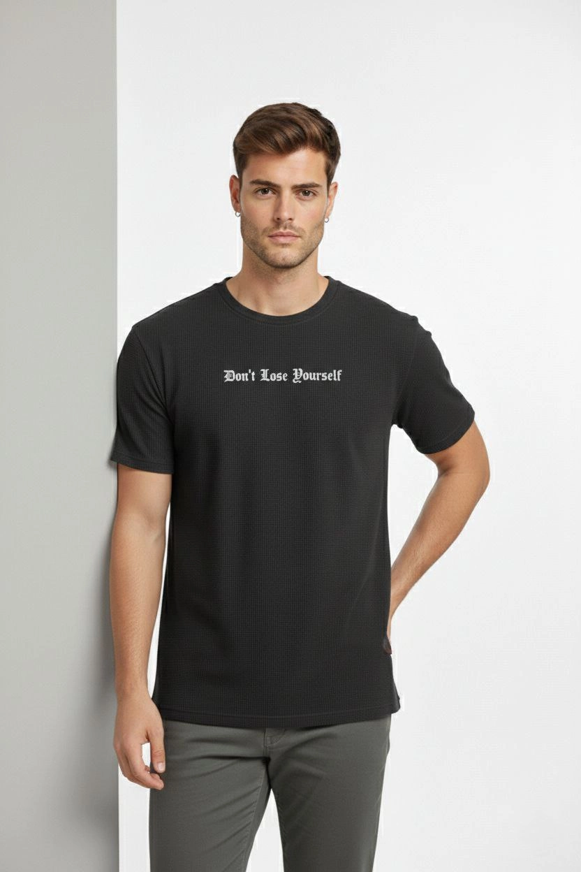 ASSEMA Erkek Wafıl Kumaş Tişört Regular Kalıp Bisiklet Yaka Baskılı Günlük Basic T-Shirt - Siyah