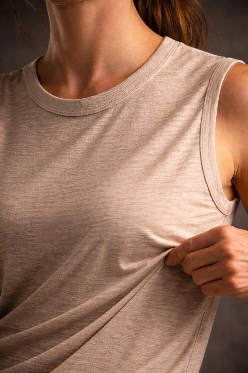ASSEMA Kadın Flamlı Kumaş Sıfır Kolsuz Atlet Basic Spor Üst, Günlük ve Fitness Kullanımına Uygun - Taş