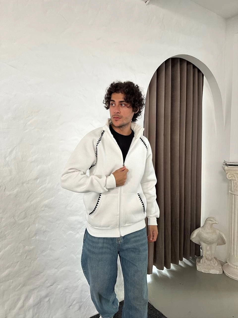 ASSEMA Erkek Oversize Dik Yaka Fermuarlı Sweatshirt - Zincir Nakışli Kanguru Cepli - Beyaz