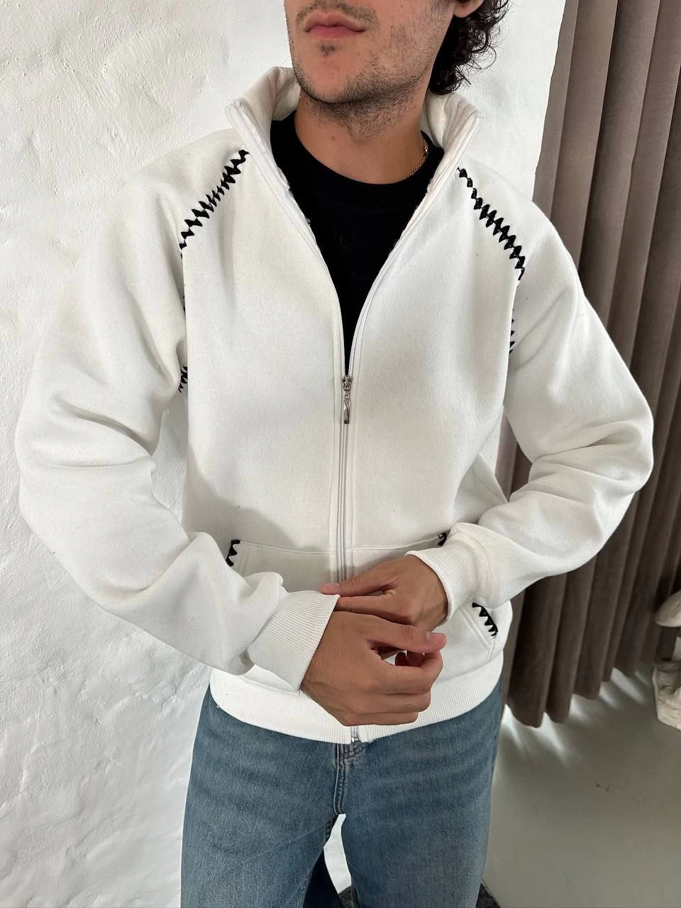 ASSEMA Erkek Oversize Dik Yaka Fermuarlı Sweatshirt - Zincir Nakışli Kanguru Cepli - Beyaz