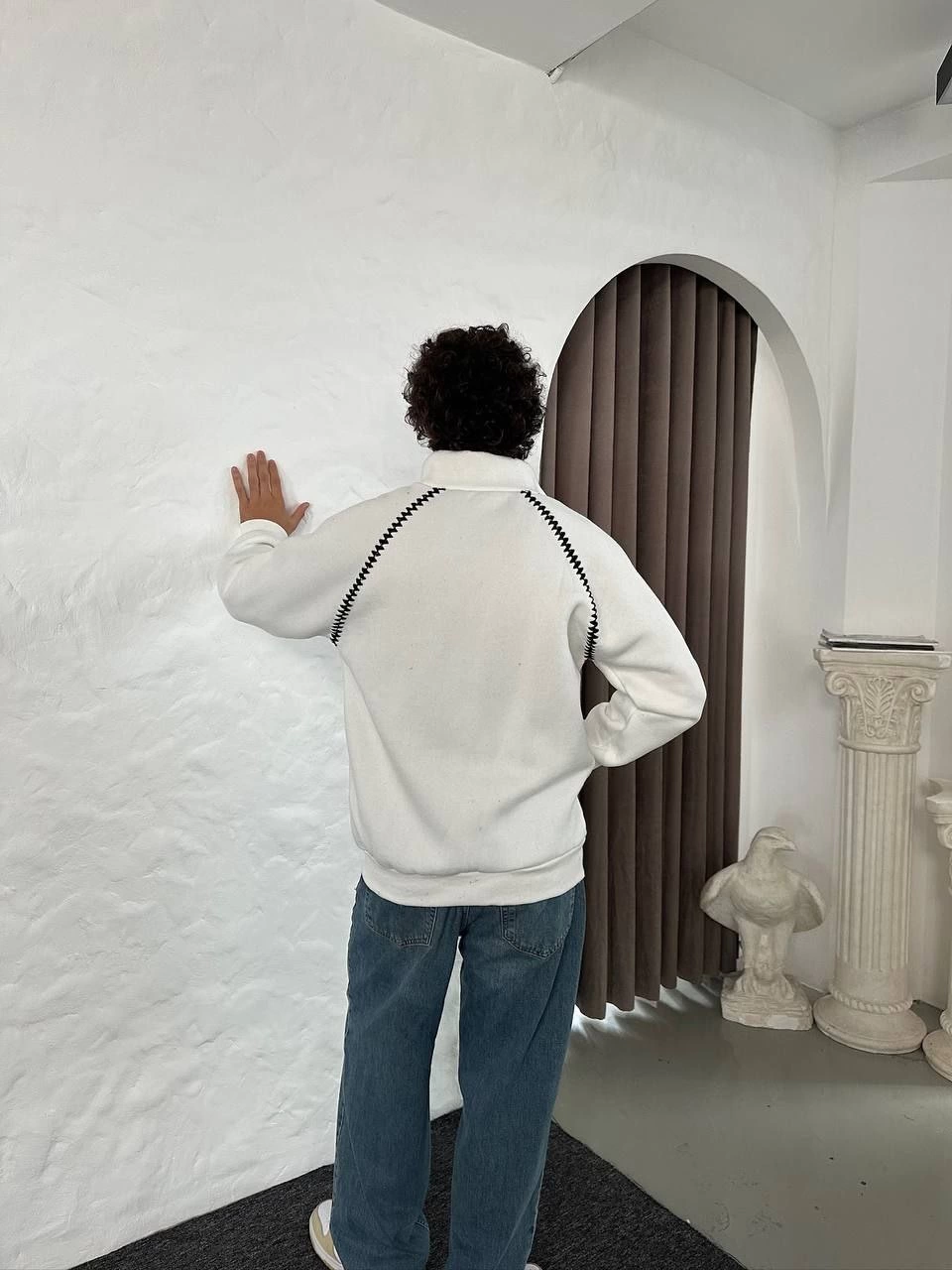 ASSEMA Erkek Oversize Dik Yaka Fermuarlı Sweatshirt - Zincir Nakışli Kanguru Cepli - Beyaz