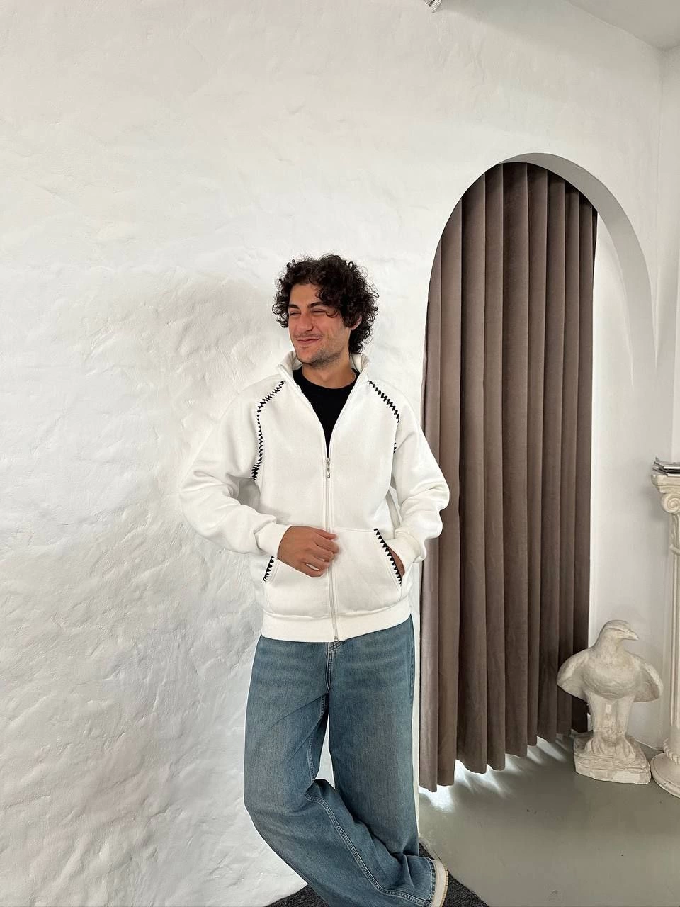 ASSEMA Erkek Oversize Dik Yaka Fermuarlı Sweatshirt - Zincir Nakışli Kanguru Cepli - Beyaz