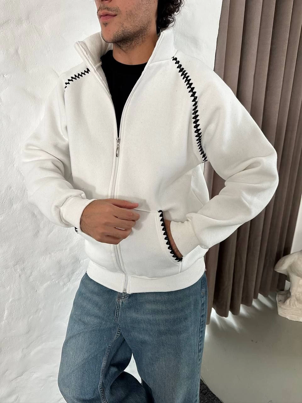 ASSEMA Erkek Oversize Dik Yaka Fermuarlı Sweatshirt - Zincir Nakışli Kanguru Cepli - Beyaz