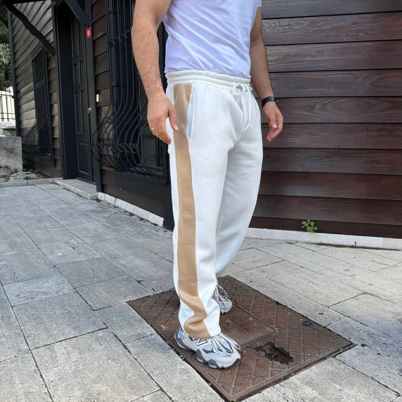 ASSEMA Erkek Üç İplik Kışlık Pamuklu Yandan Garneli Kalın Bej Şeritli Cepli Eşofman Altı Pantolon - Beyaz