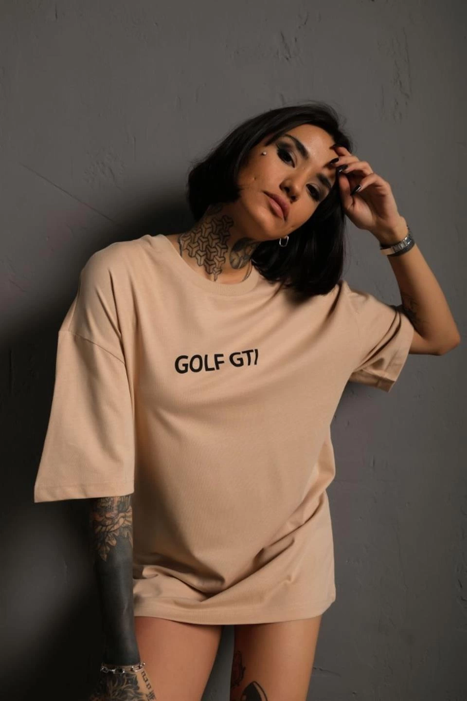 ASSEMA Kadın Oversize Tişört Golf GTI Retro Araba Baskılı T-shirt - Bej