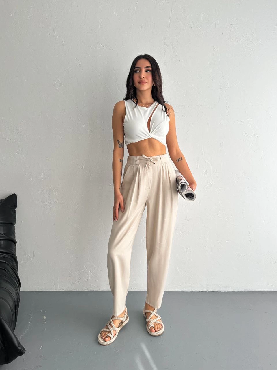 ASSEMA Kadın Yüksel Bel Beli Bağcıklı Rahat Boru Paça Pantalon - Kırık Beyaz