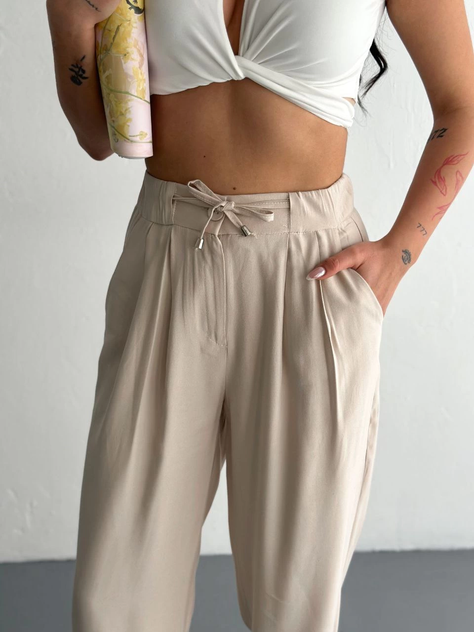 ASSEMA Kadın Yüksel Bel Beli Bağcıklı Rahat Boru Paça Pantalon - Kırık Beyaz