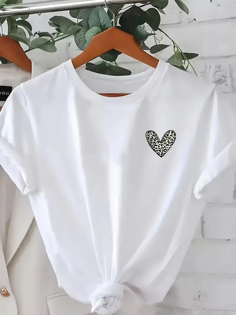 ASSEMA Kadın Kalp Baskılı T-Shirt Kısa Kol Bisiklet Yaka  Ovarsize Rahat Kalıp Günlük Tişört  - Beyaz