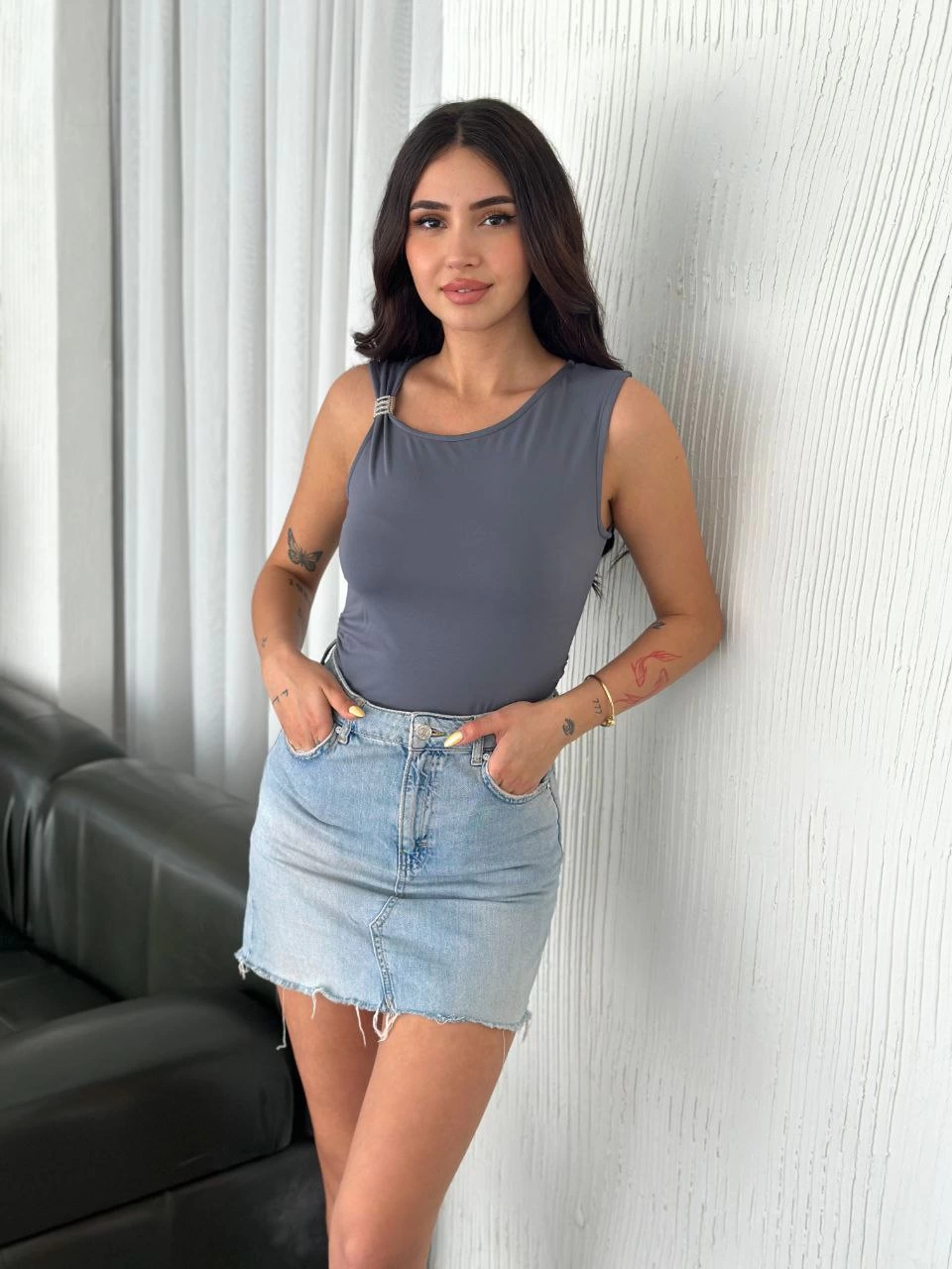 ASSEMA Osy Modal Yumuşak Dokulu Bisiklet Yaka Kadın Sıfır Kol Bluz Omuz Toka Aksesuar - Antrasit