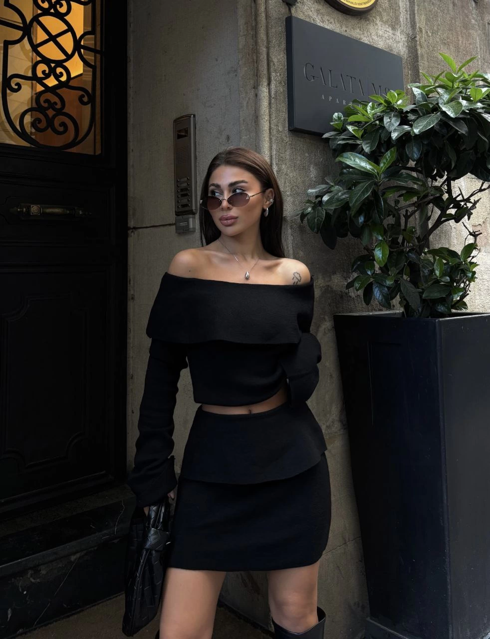 ASSEMA Kadın Straplez , Madonna , Carmen Yaka Croplu Mini Etekli ikili Alt-Üst Takım Triko - Siyah