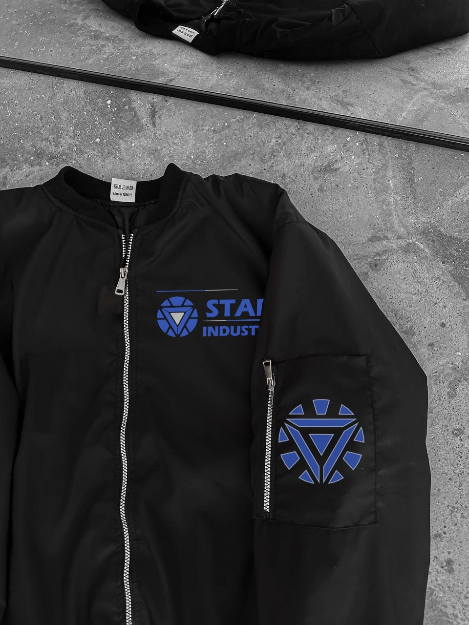 ASSEMA ERKEK Stark Industries Siyah Bomber Mont Fermuarlı Cepli Uzun Kollu Kapitone - Siyah
