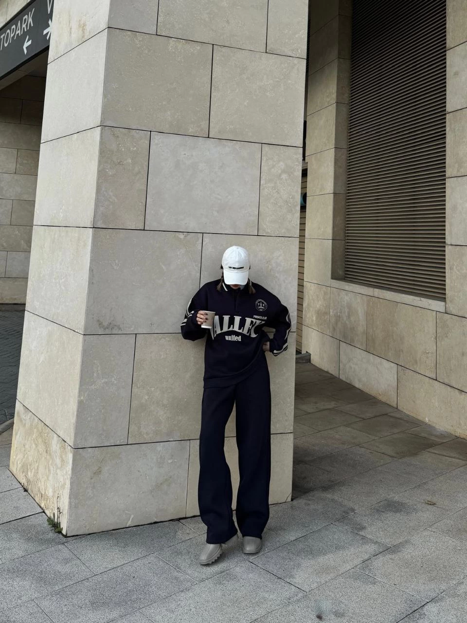 ASSEMA Kadın Üç İplik Pamuklu Yakalı Sweat Baggy Pantalonlu Alt-Üst Takım - Siyah
