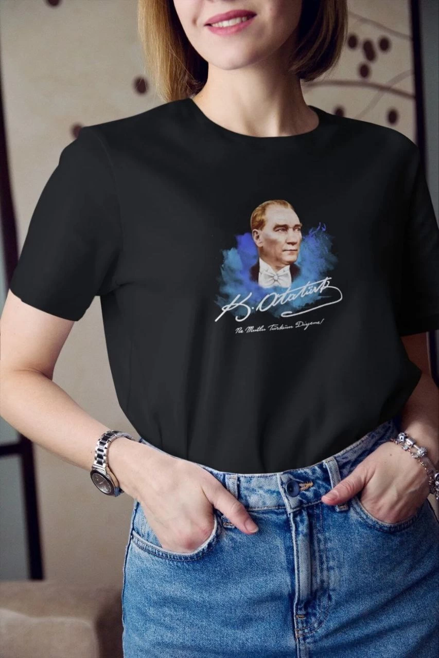ASSEMA Kadın Bisiklet Yaka ATATÜRK Baskılı Oversize  Kısa kol  T-Shirt - Siyah