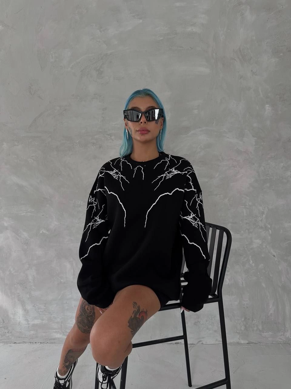 ASSEMA Kadın Yıldırım Baskılı Bisiklet Yaka üç iplik pamuklu  SweatShirt - Siyah